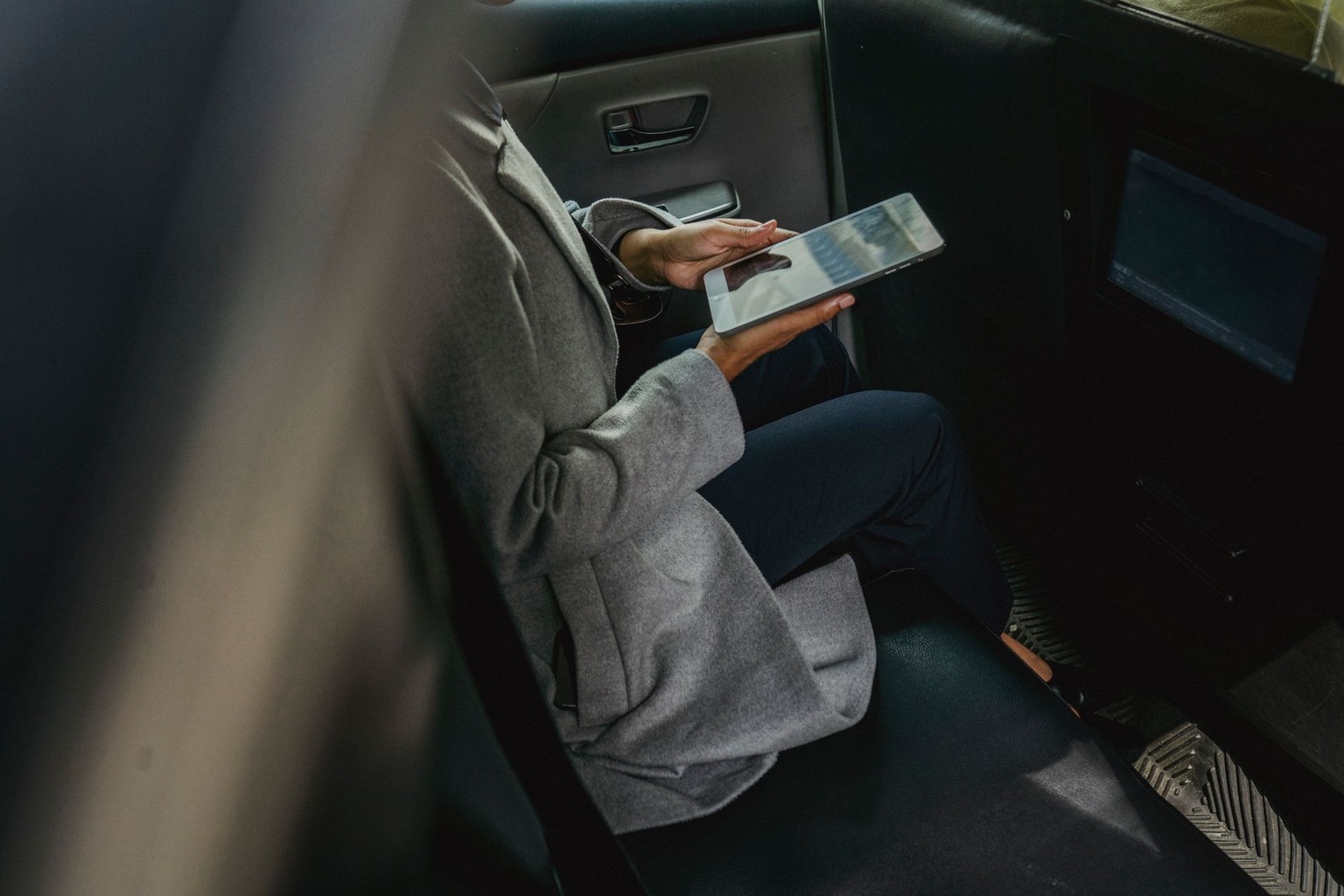 How eSIM Technology is Revolutionizing In-Car Connectivity — The Role of Cellular Networks in Modern Vehicles